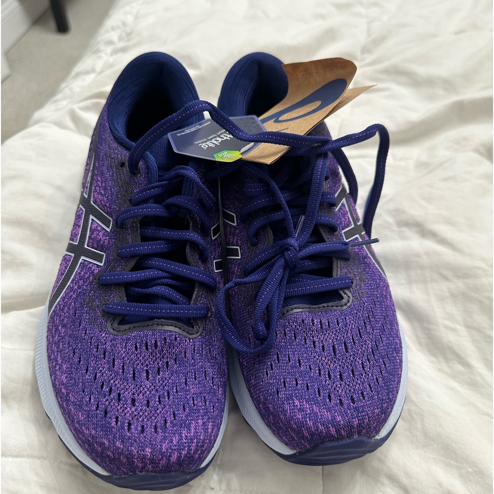 NWT women’s ASICS Gel Nimbus 24 tennis shoes